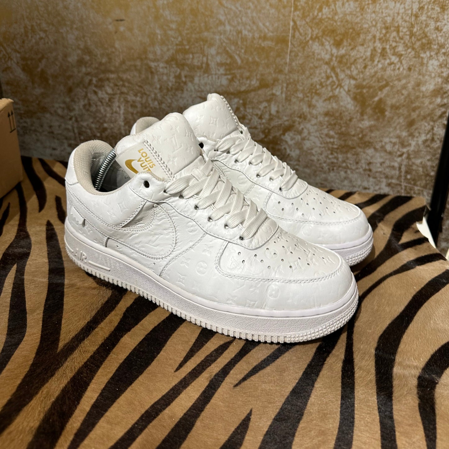 Whiten rubber soles