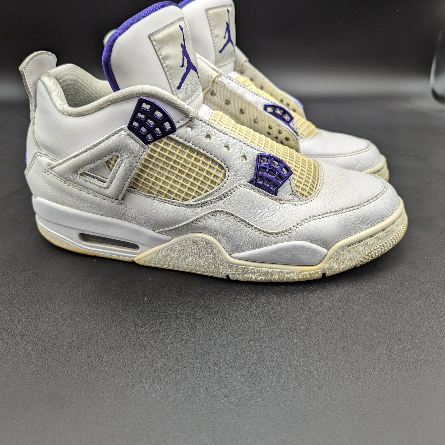 Whiten rubber soles