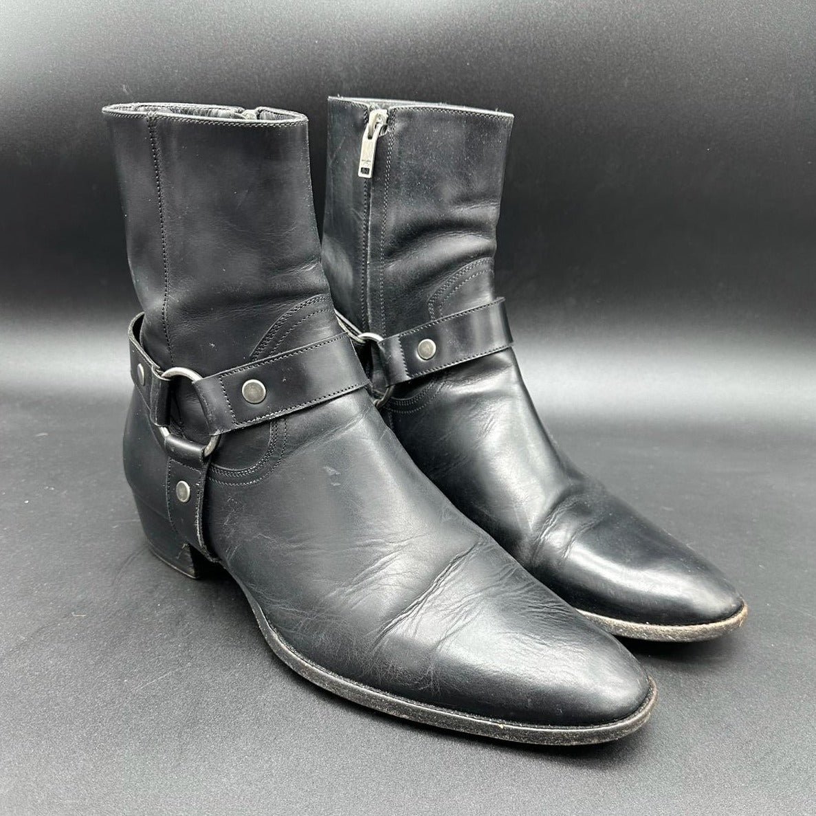 Heel and entire sole in leather