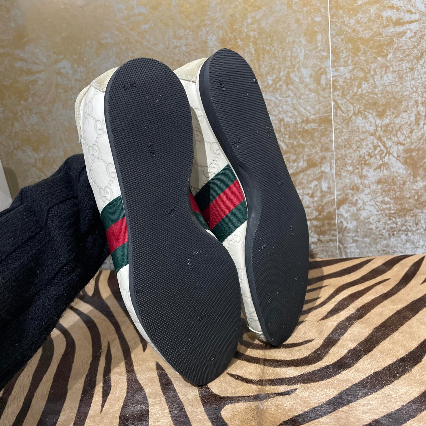 Full rubber sole