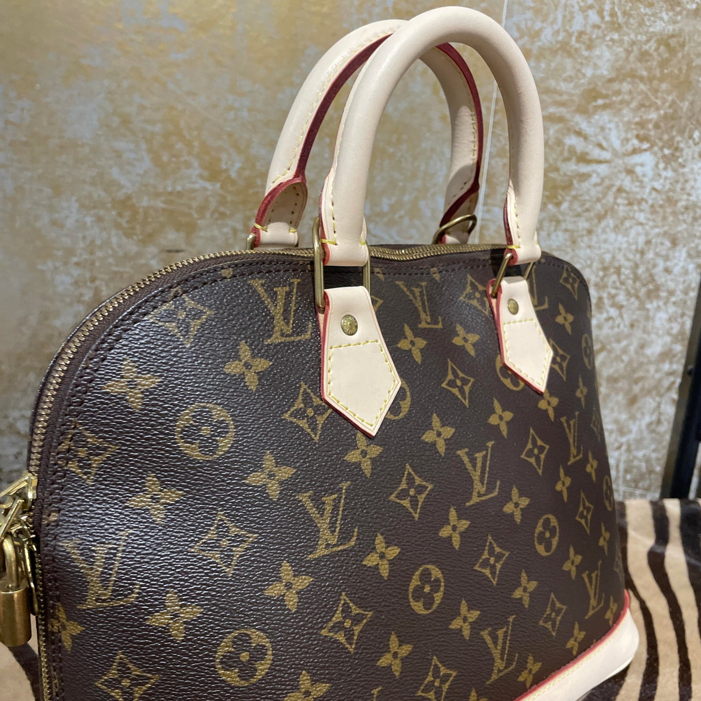 Total Change Cowhide Louis Vuitton Noe