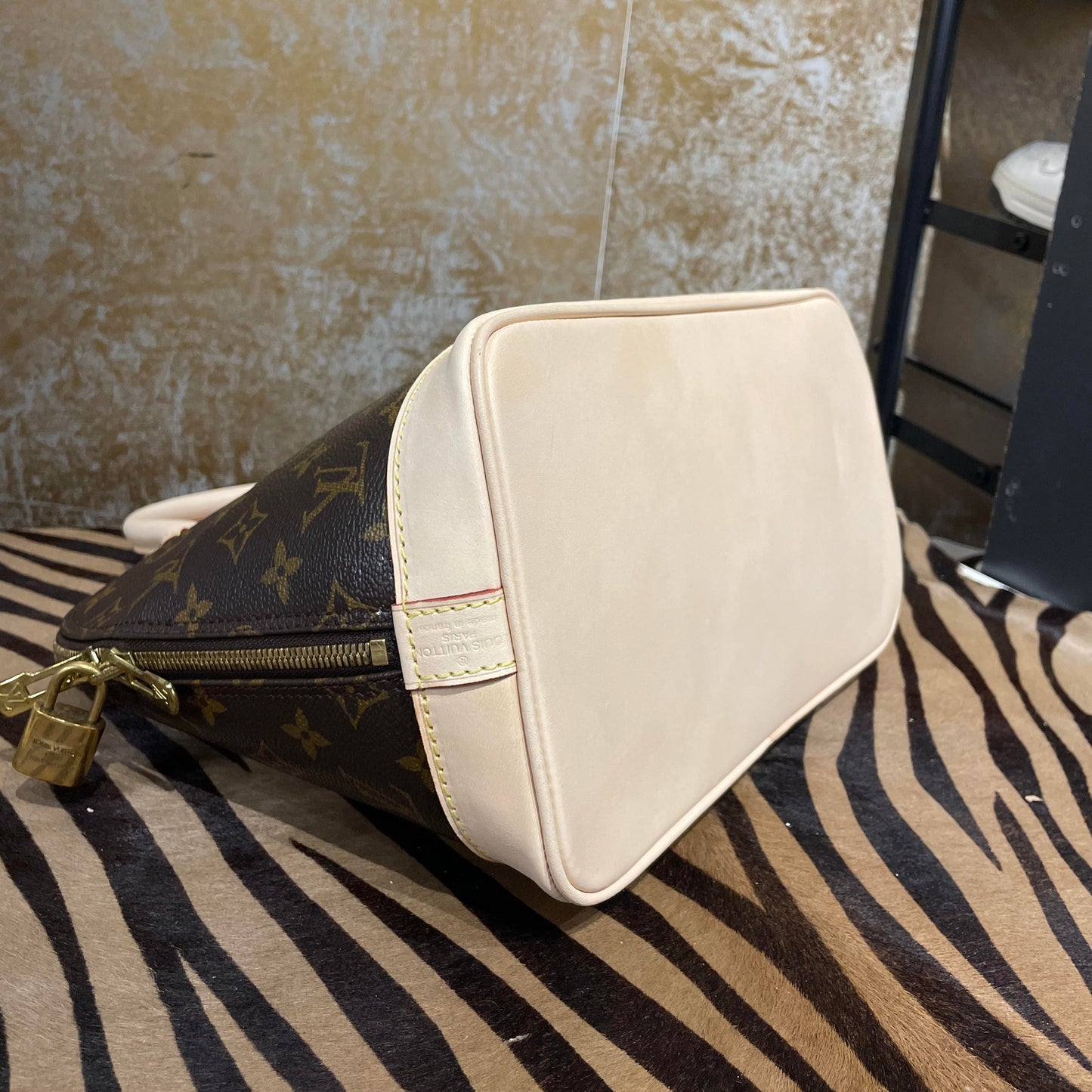 Total Change Cowhide Louis Vuitton Noe