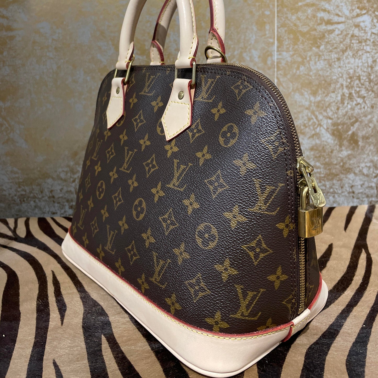 Total Change Cowhide Louis Vuitton Noe