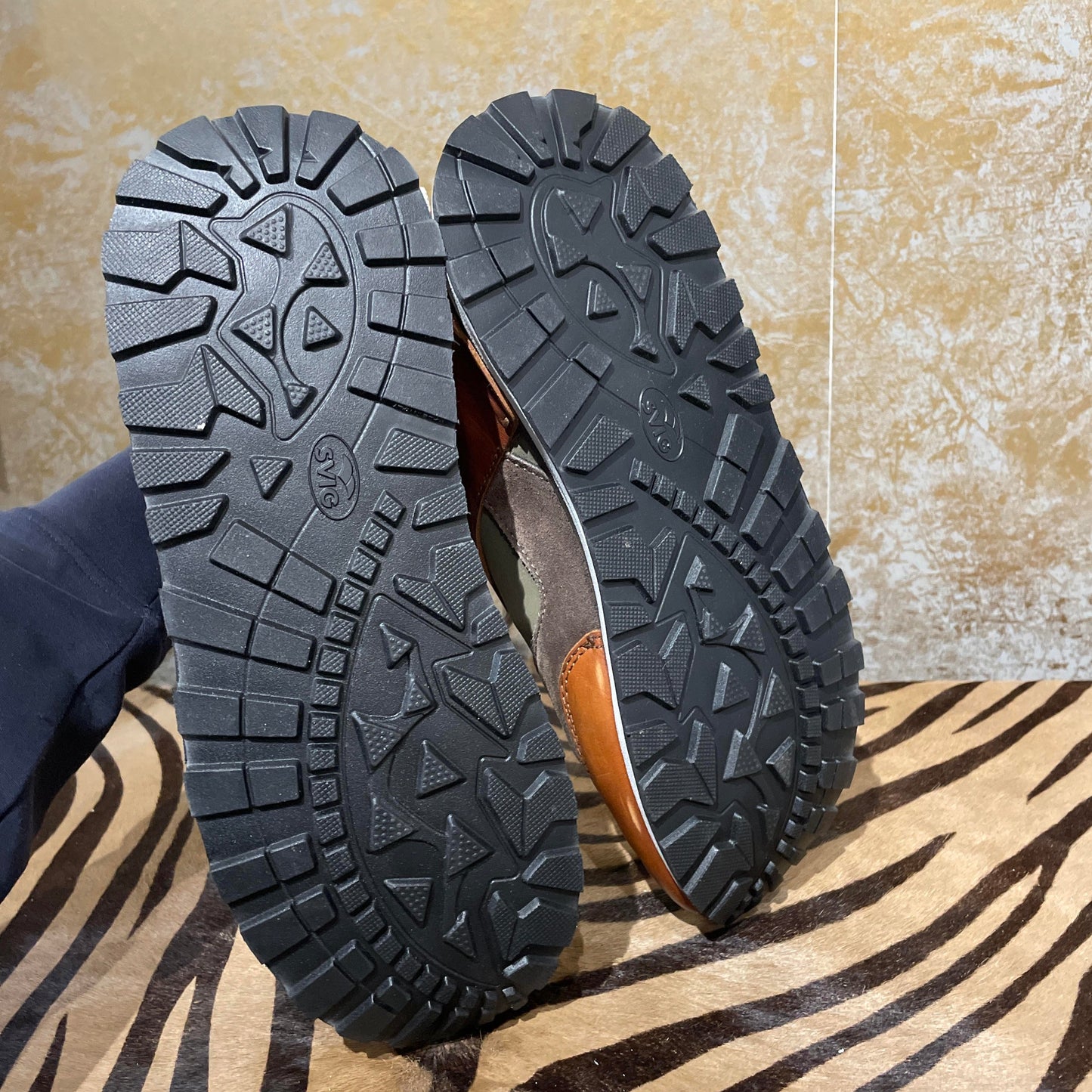 Full rubber sole