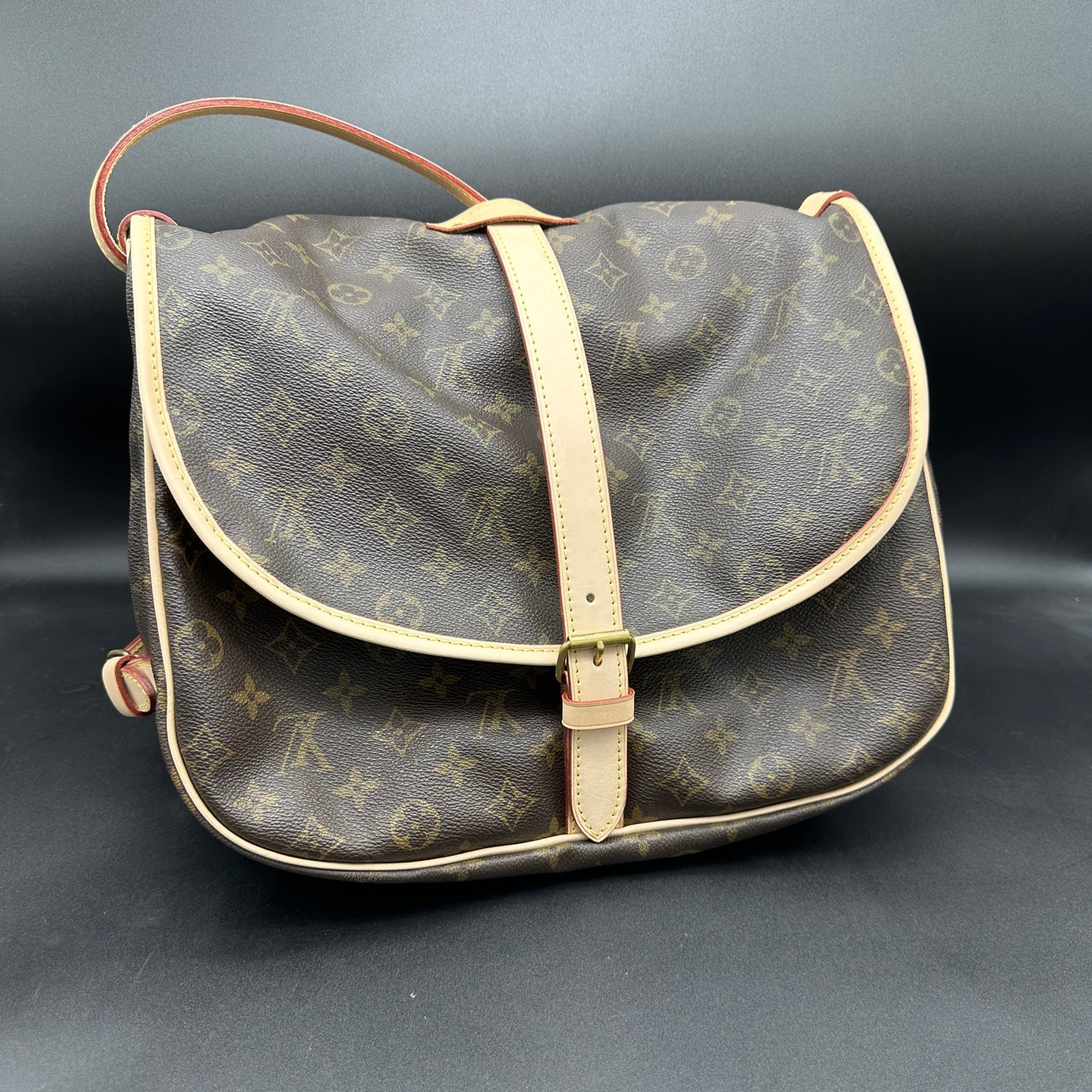 Total change Louis Vuitton Saumur cowhide