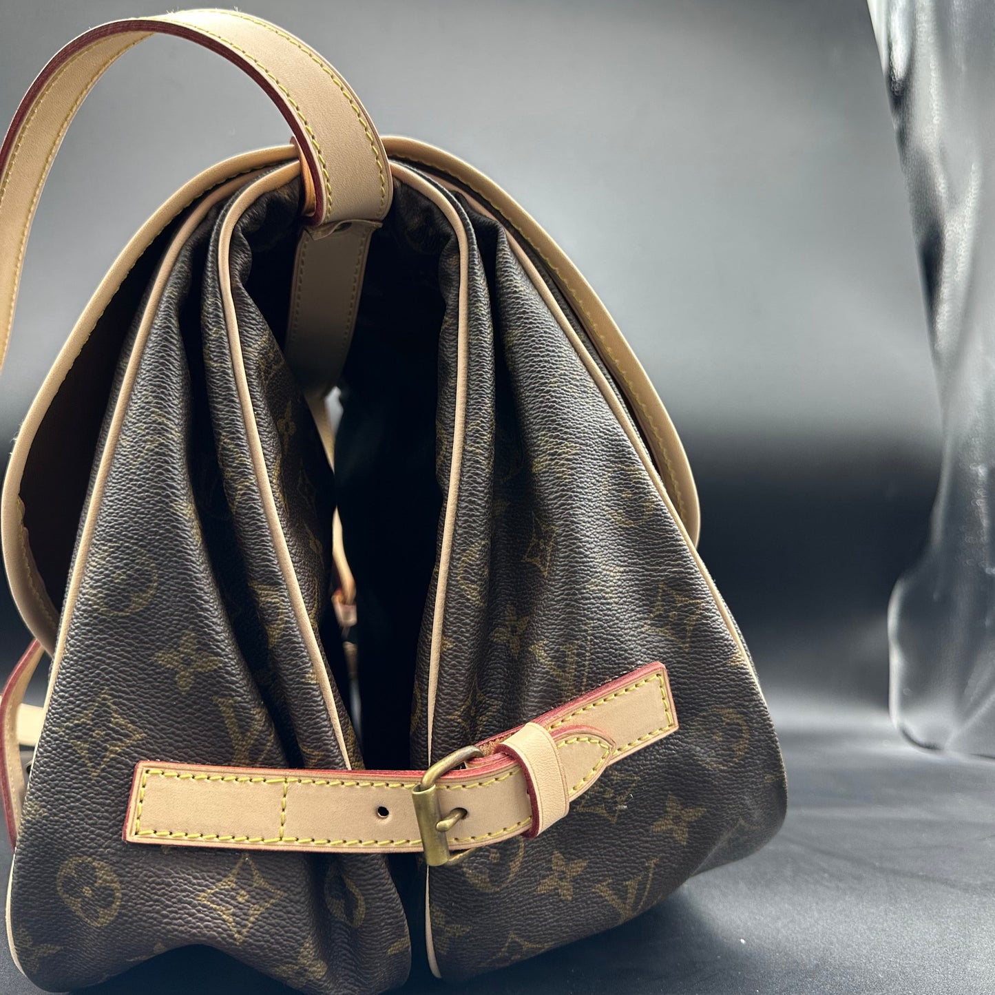 Total change Louis Vuitton Saumur cowhide