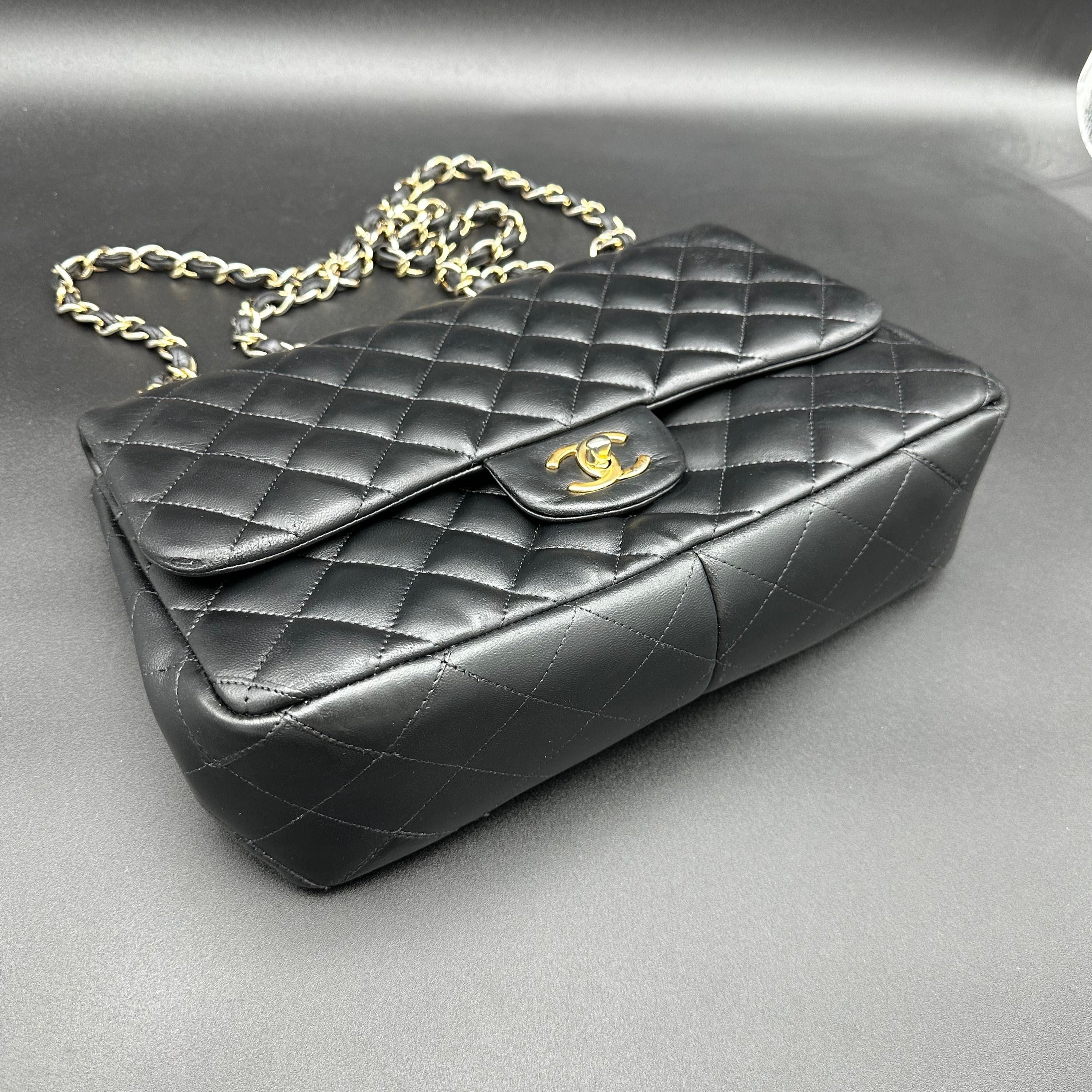 Chanel corner dyeing and repair