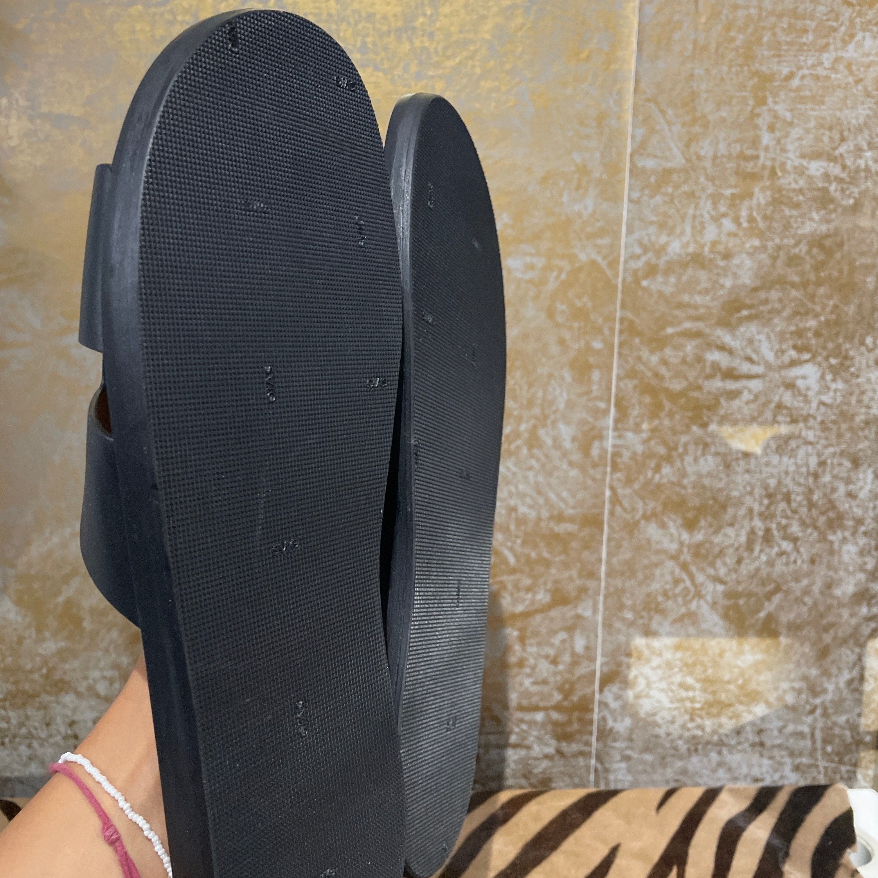 Heel and entire sole in leather