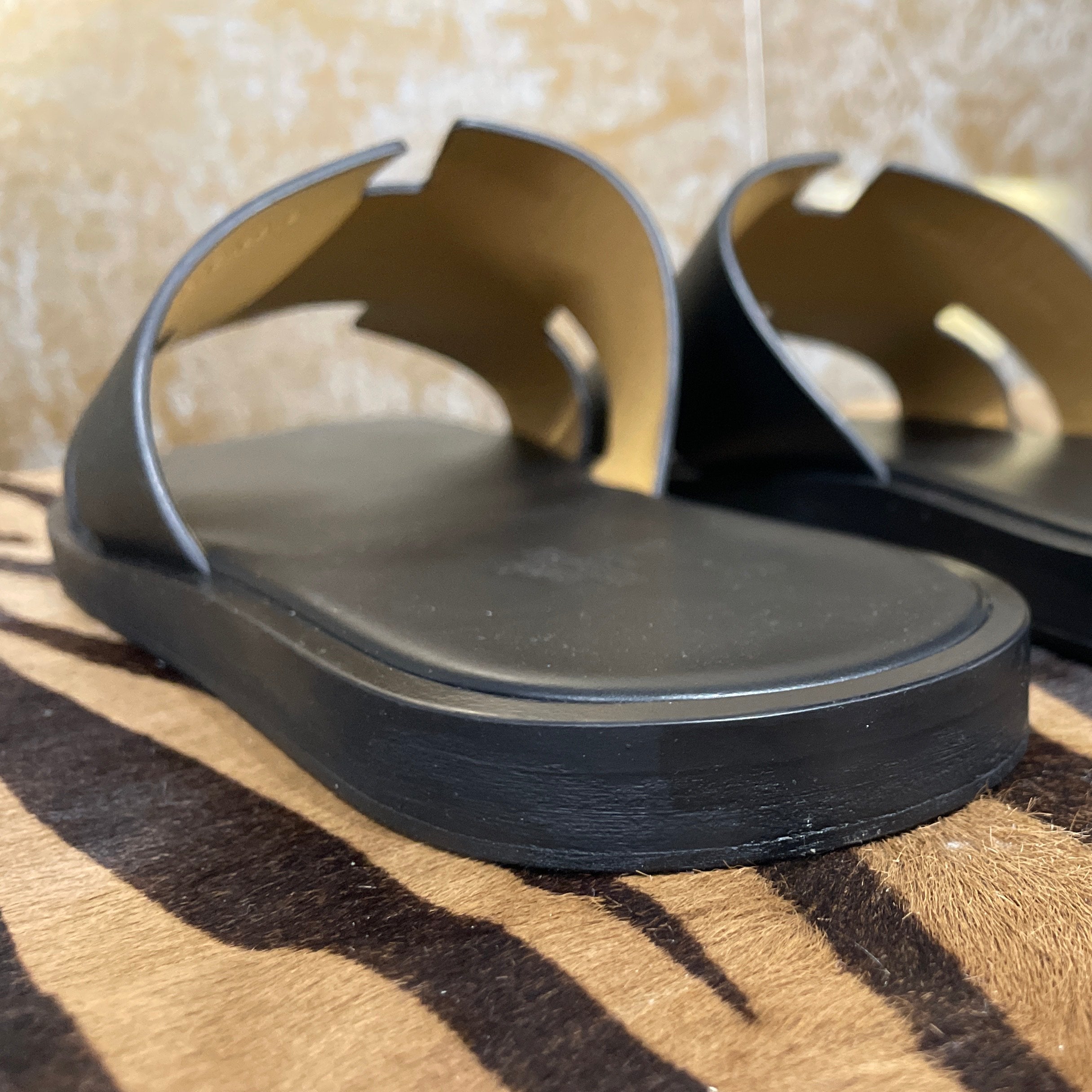 Heel and entire sole in leather