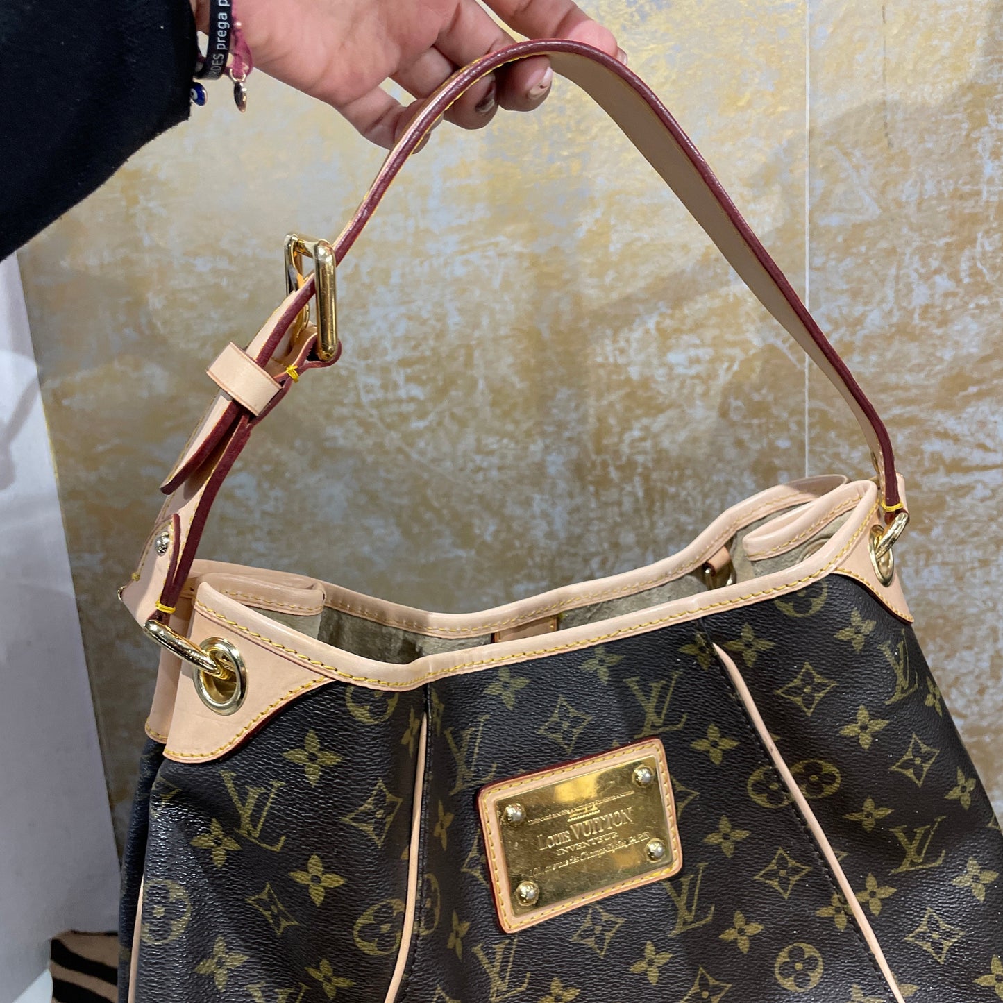 Total Change Cowhide Louis Vuitton Noe