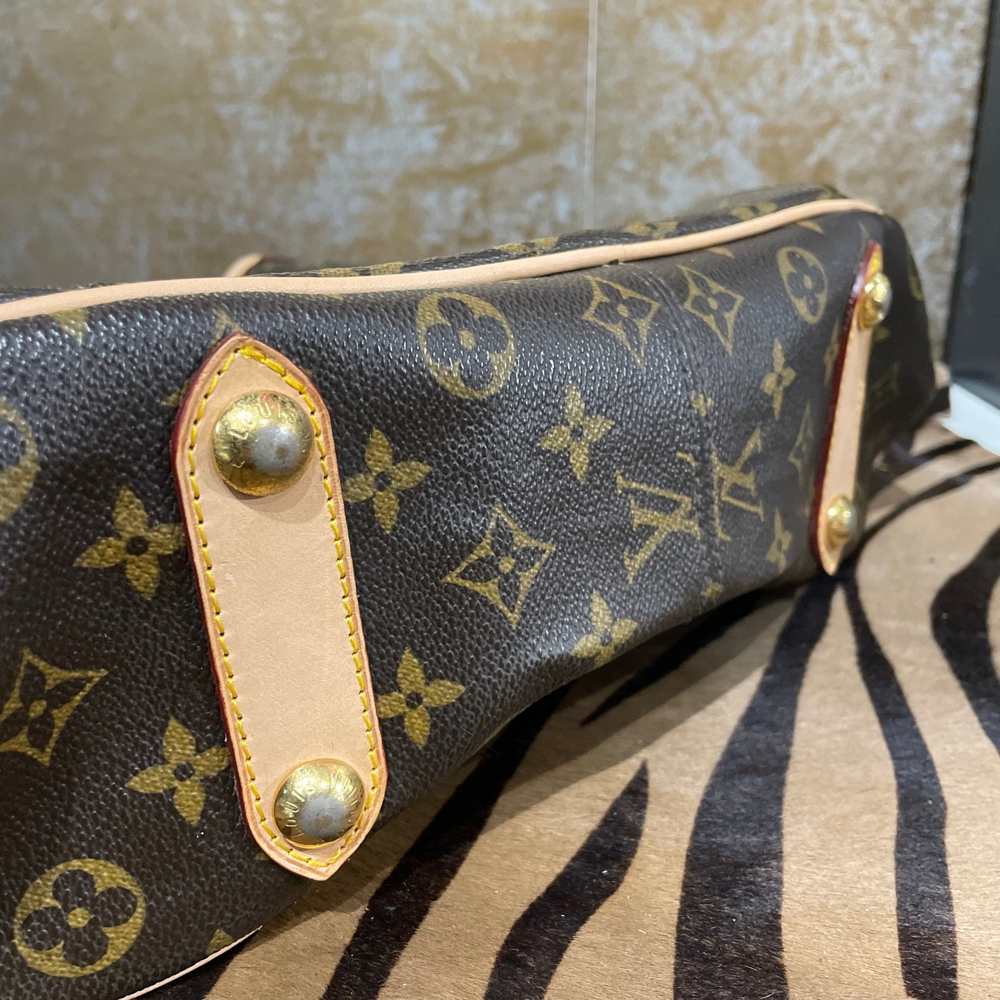 Total Change Cowhide Louis Vuitton Noe