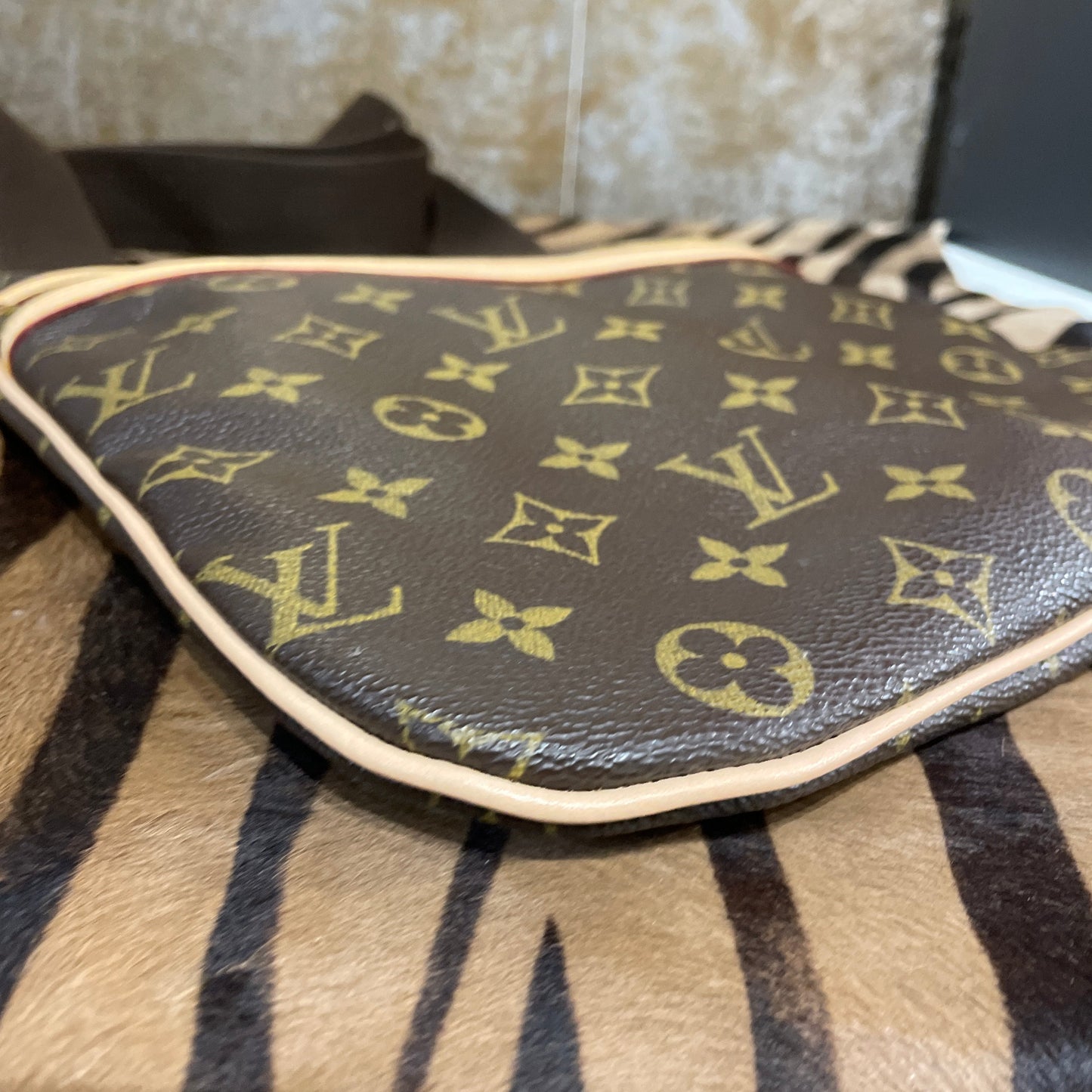 Total Change Cowhide Louis Vuitton Noe