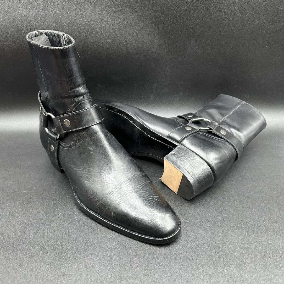 Heel and entire sole in leather