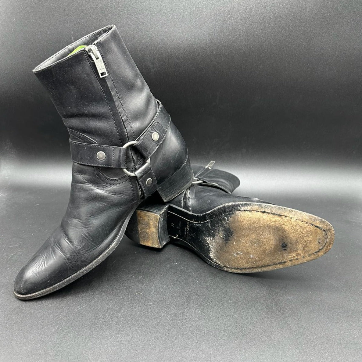 Heel and entire sole in leather