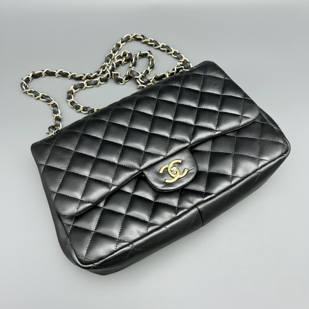 Chanel corner dyeing and repair