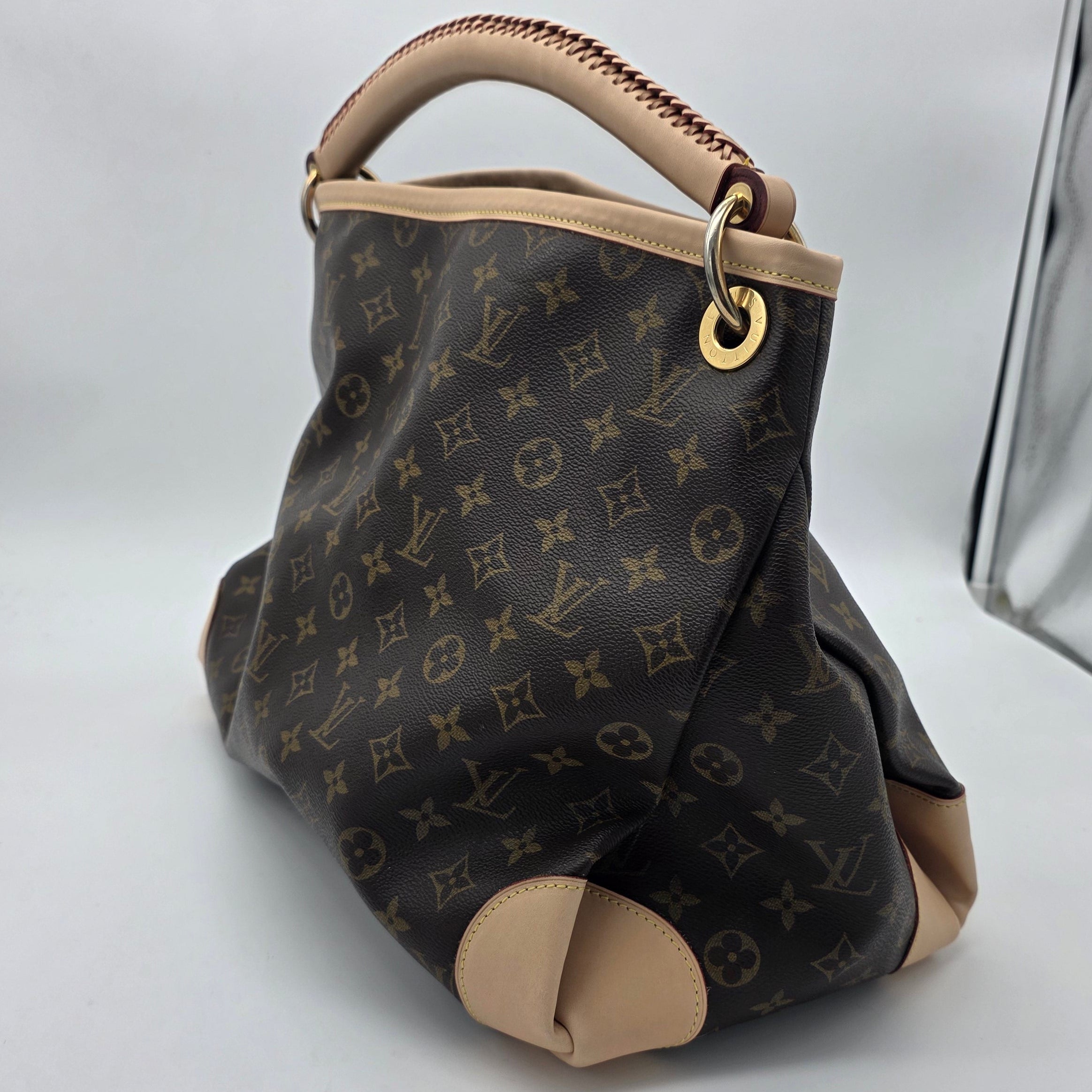 Riparazioni Louis Vuitton Artsy