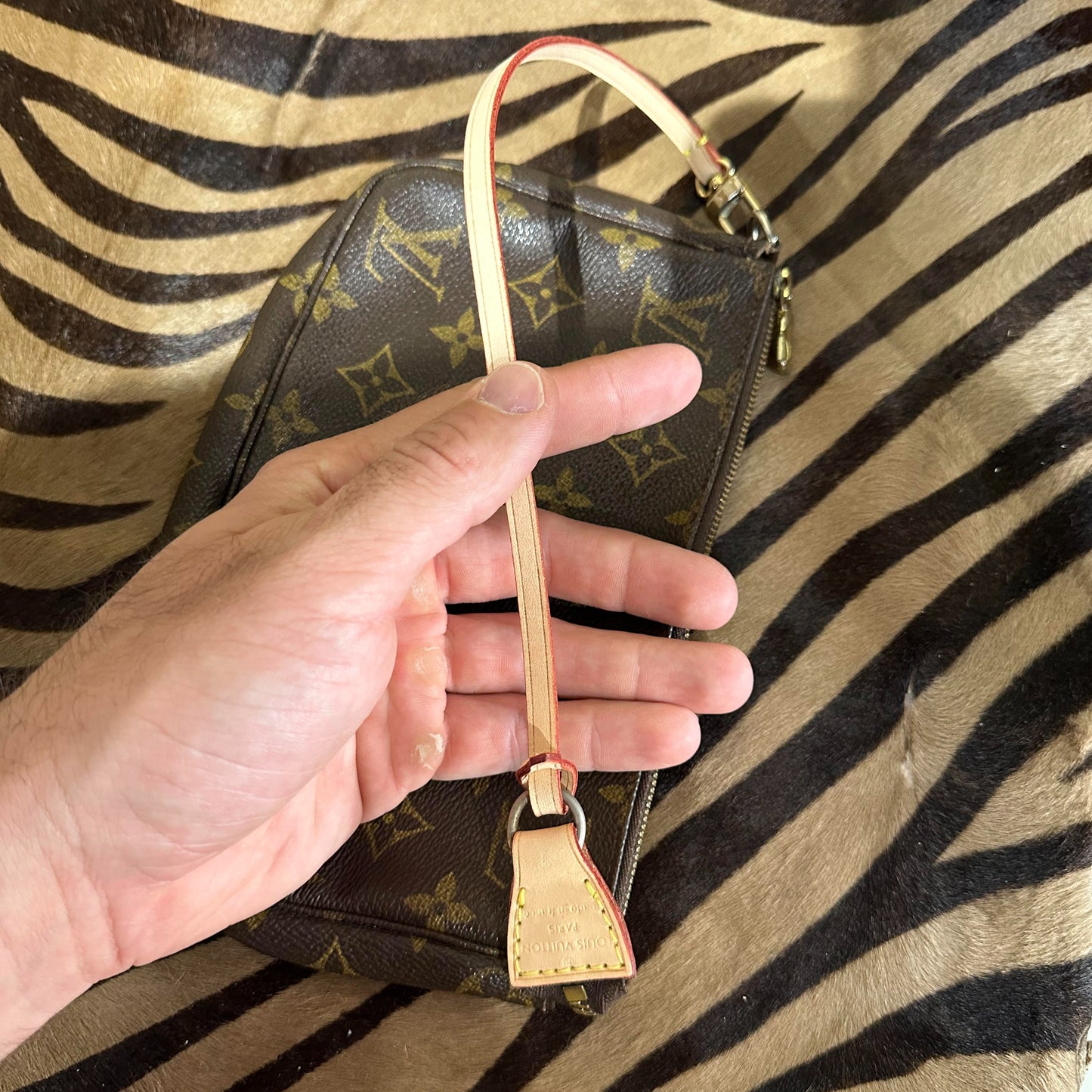 Riparazioni Pochette Louis Vuitton