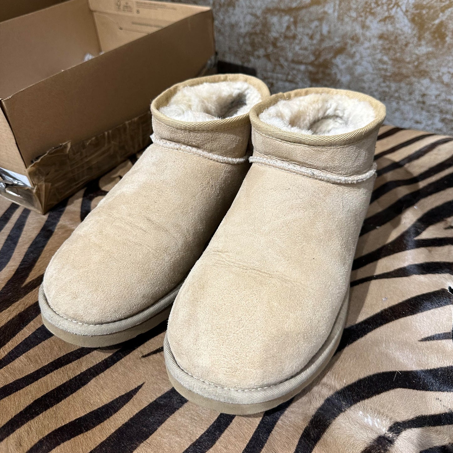 Shorten UGG